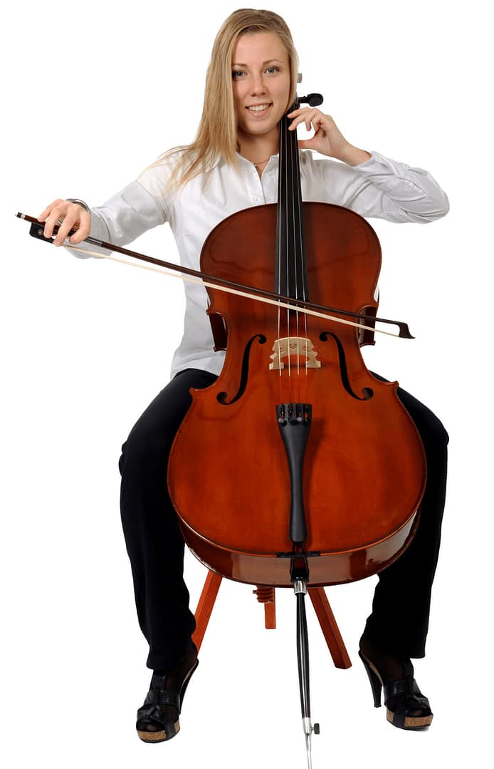 female cellist